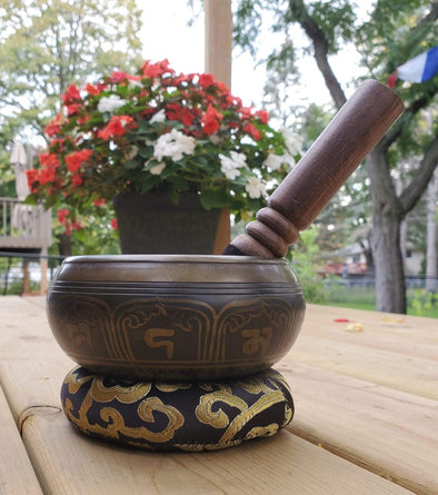 TIBETAN SINGING BOWL WITH MEDITATING BUDDHA 4.5"